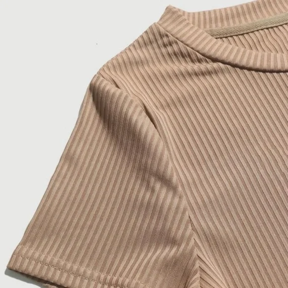 Taupe Ribbed Crop Tee - Picture 3 of 4